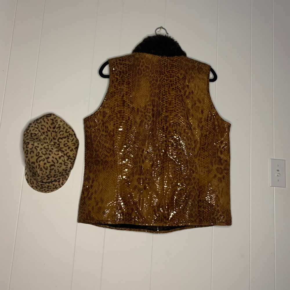 Reversible Vest - Picture 2 of 9